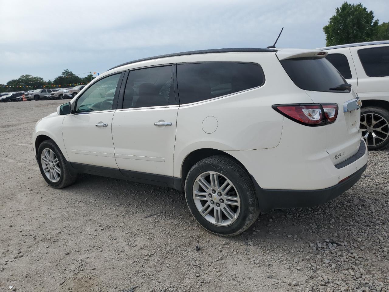 1GNKRGKD2FJ145011 2015 CHEVROLET TRAVERSE - Image 2