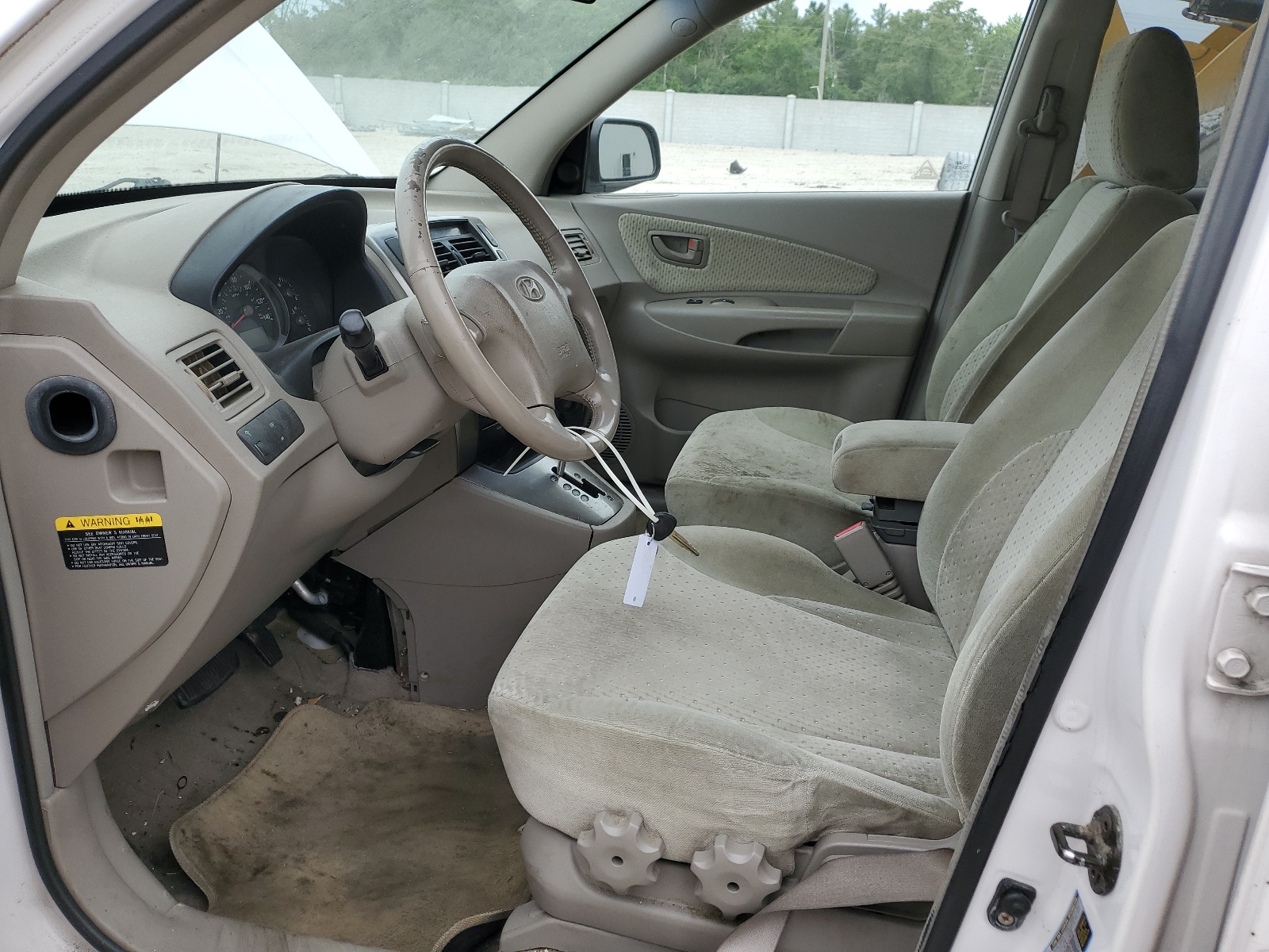 KM8JN12D75U132843 2005 Hyundai Tucson Gls