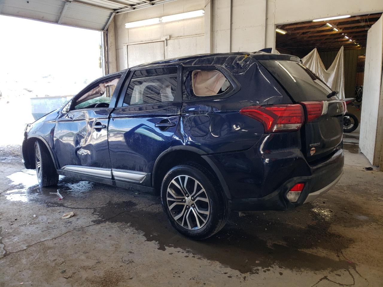 JA4AD3A31JZ068737 2018 MITSUBISHI OUTLANDER - Image 2