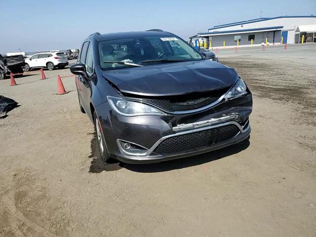 2018 Chrysler Pacifica Touring L VIN: 2C4RC1BG6JR192899 Lot: 63718454