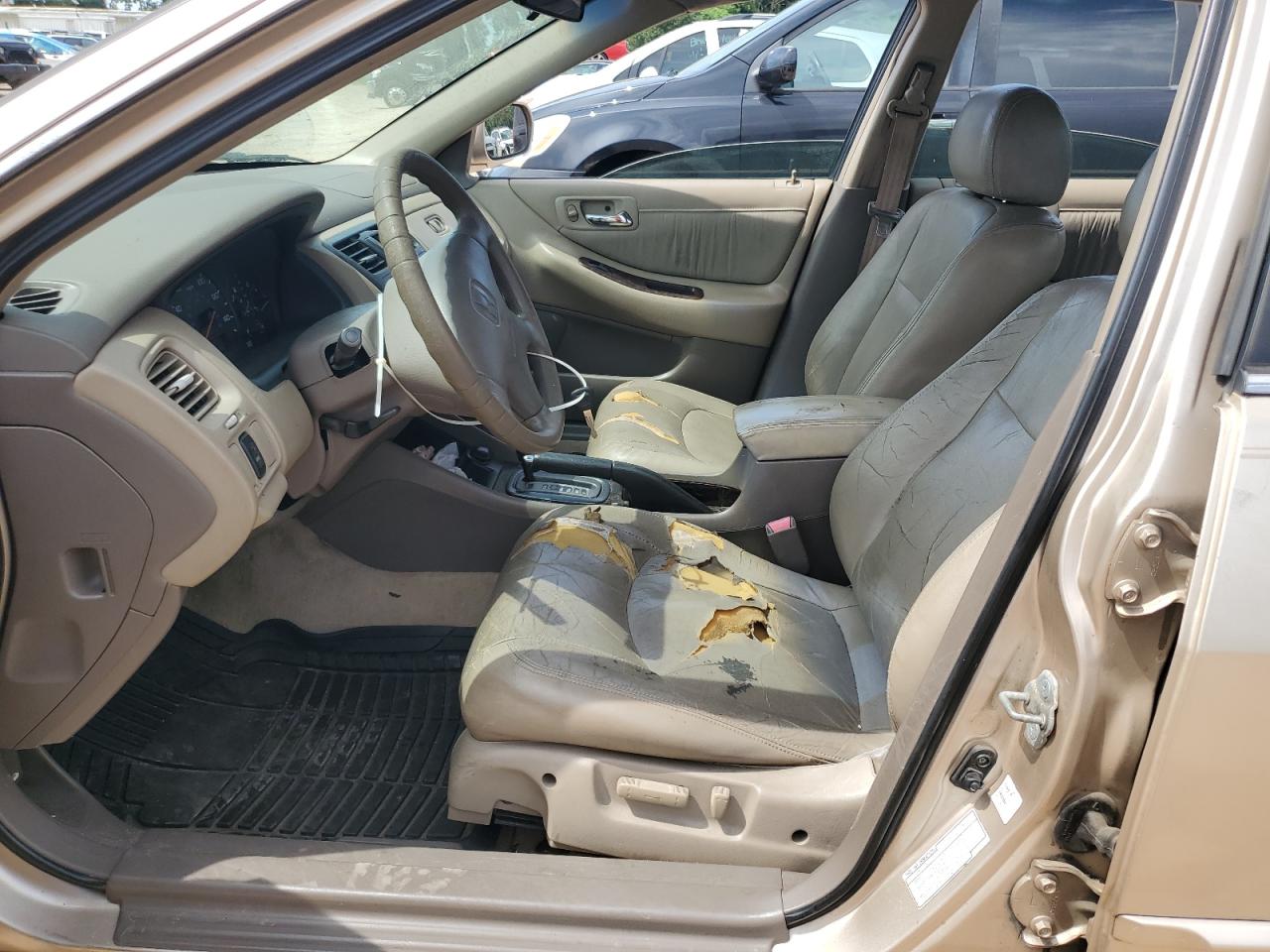 2001 Honda Accord Lx VIN: 1HGCG56421A070807 Lot: 64477494