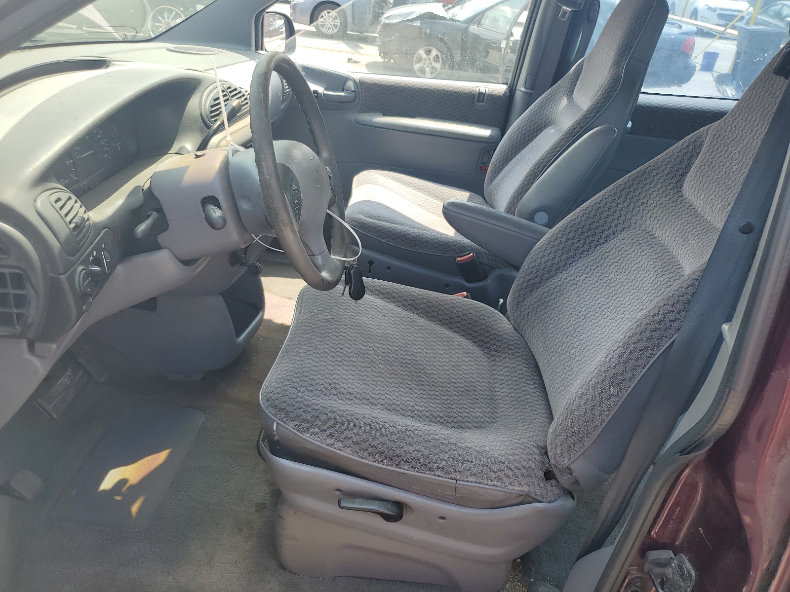 2B4GP45G3XR346998 1999 Dodge Caravan Se