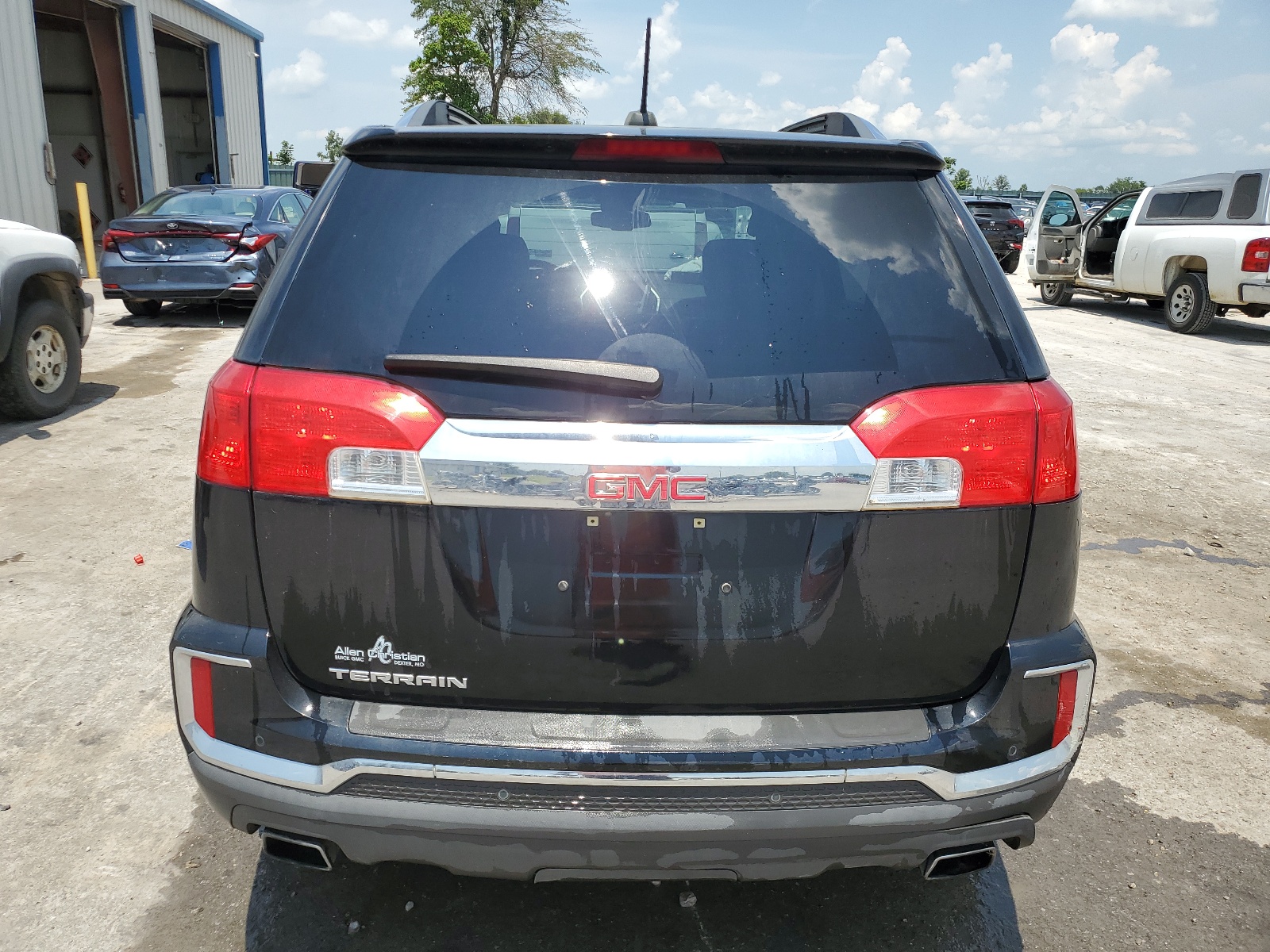 2GKFLPE37H6262358 2017 GMC Terrain Slt