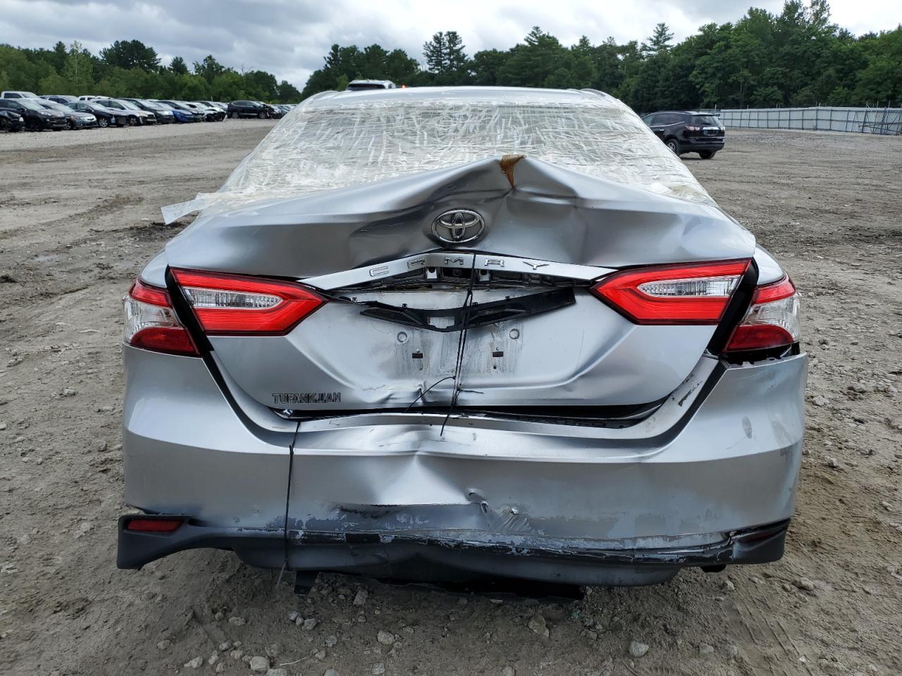 4T1B11HK0JU563542 2018 Toyota Camry L