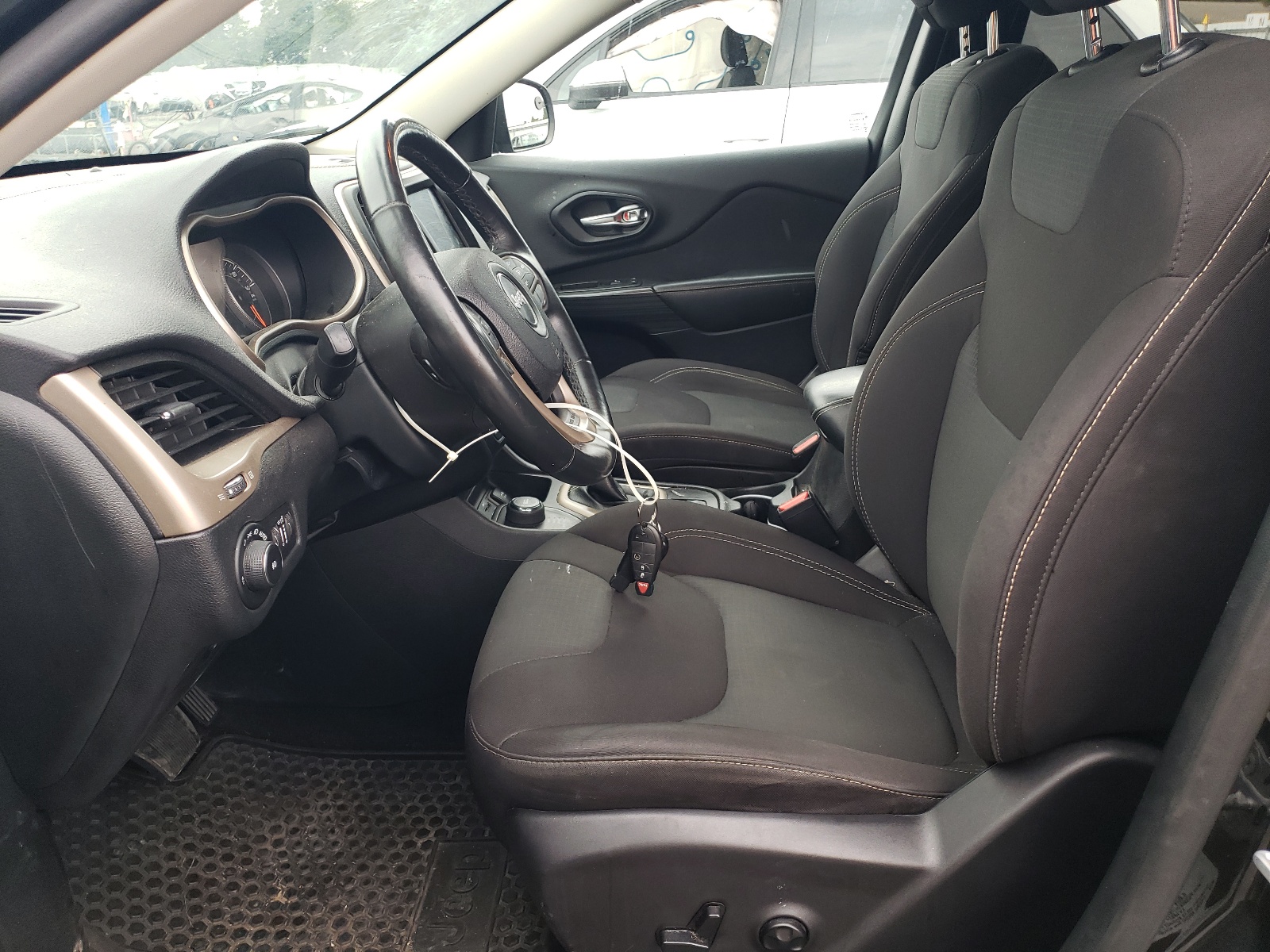 1C4PJMCB0GW152884 2016 Jeep Cherokee Latitude