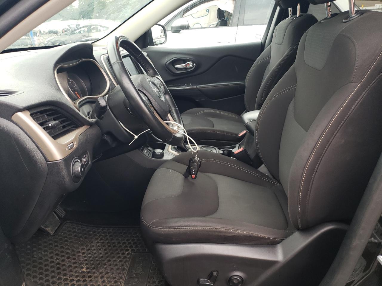 2016 Jeep Cherokee Latitude VIN: 1C4PJMCB0GW152884 Lot: 63683034