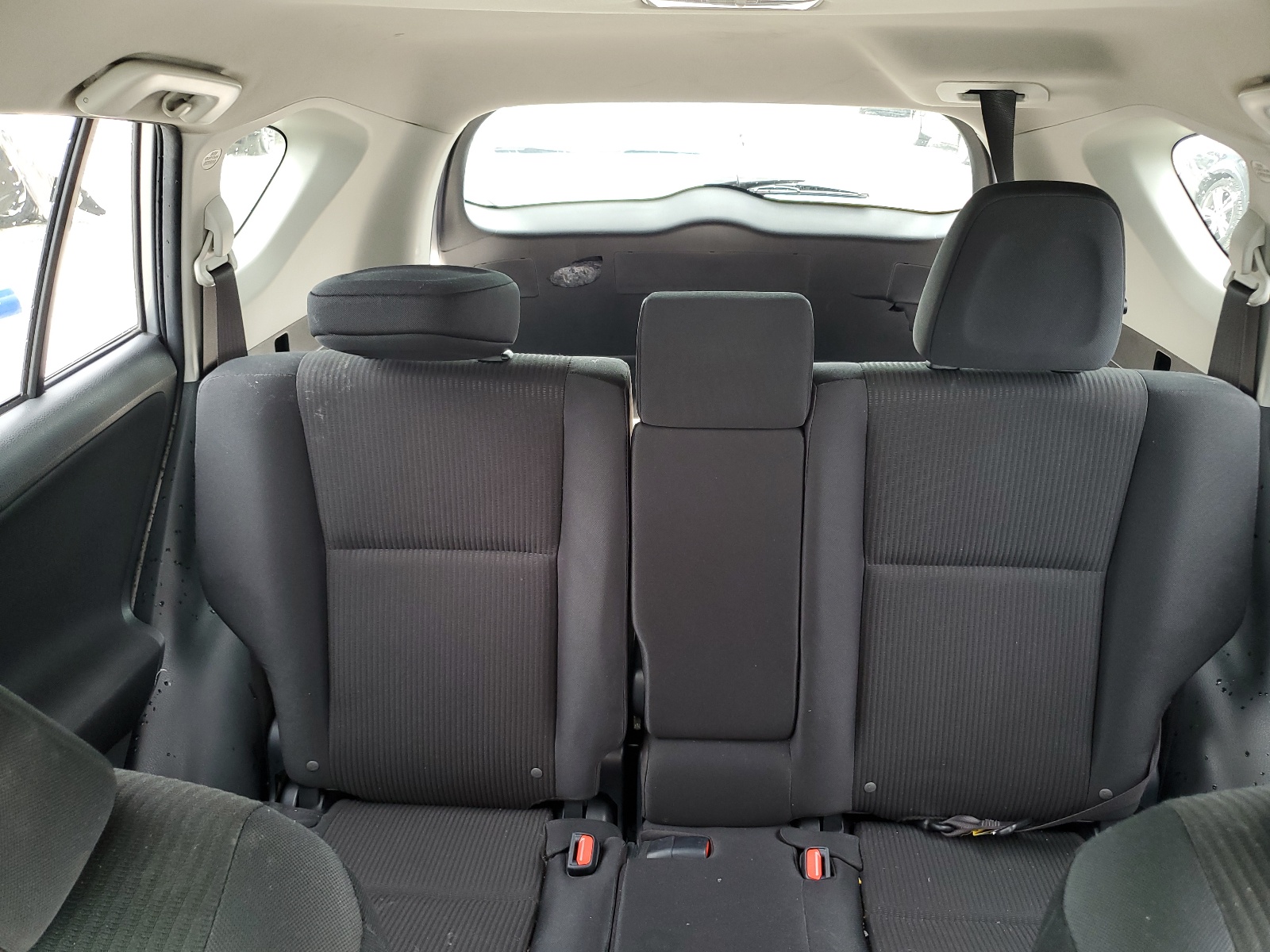 JTMBFREV2JJ203855 2018 Toyota Rav4 Le