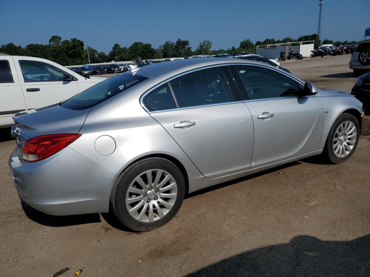 2011 Buick Regal - Image 3