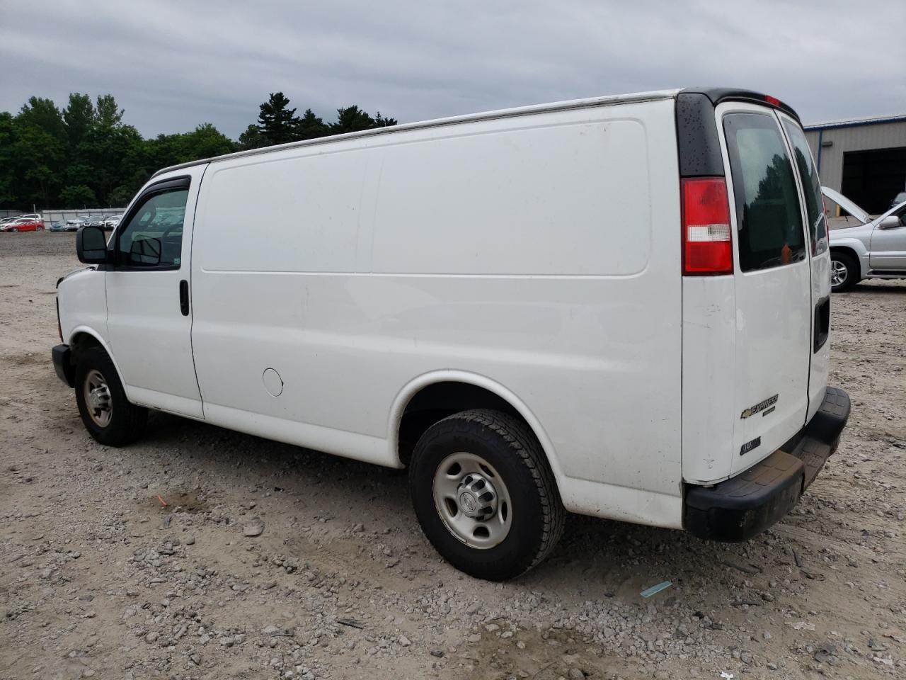 VIN 1GCWGAFF8G1210857 2016 CHEVROLET EXPRESS no.2