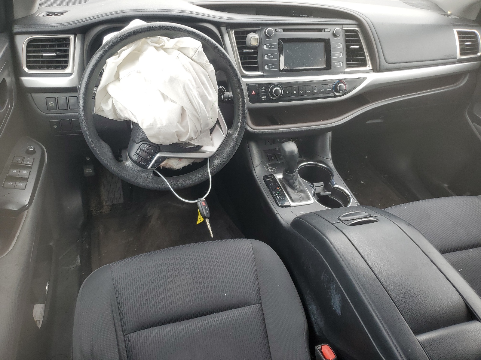 5TDZARFH3HS026851 2017 Toyota Highlander Le