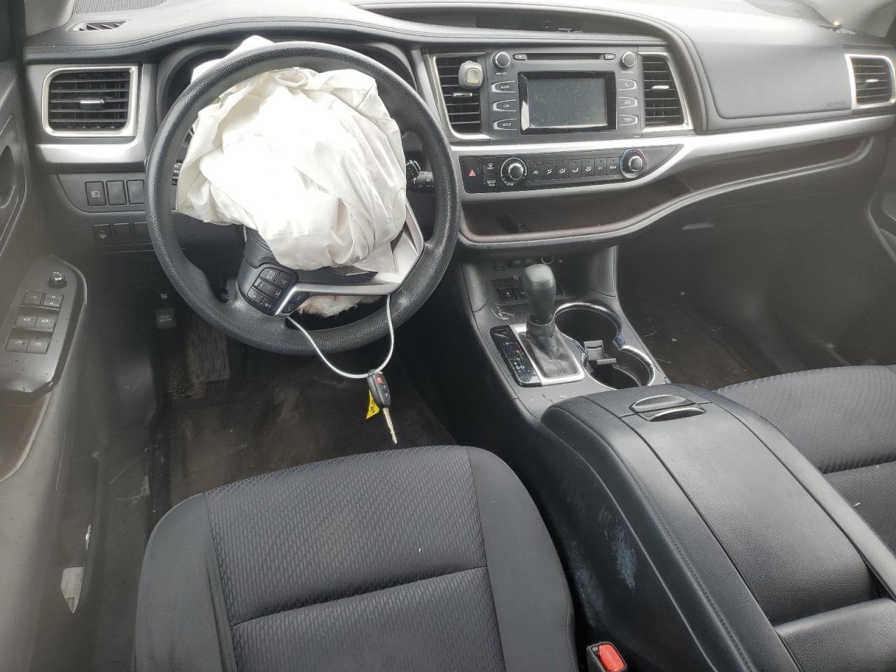 2017 Toyota Highlander Le VIN: 5TDZARFH3HS026851 Lot: 64064404