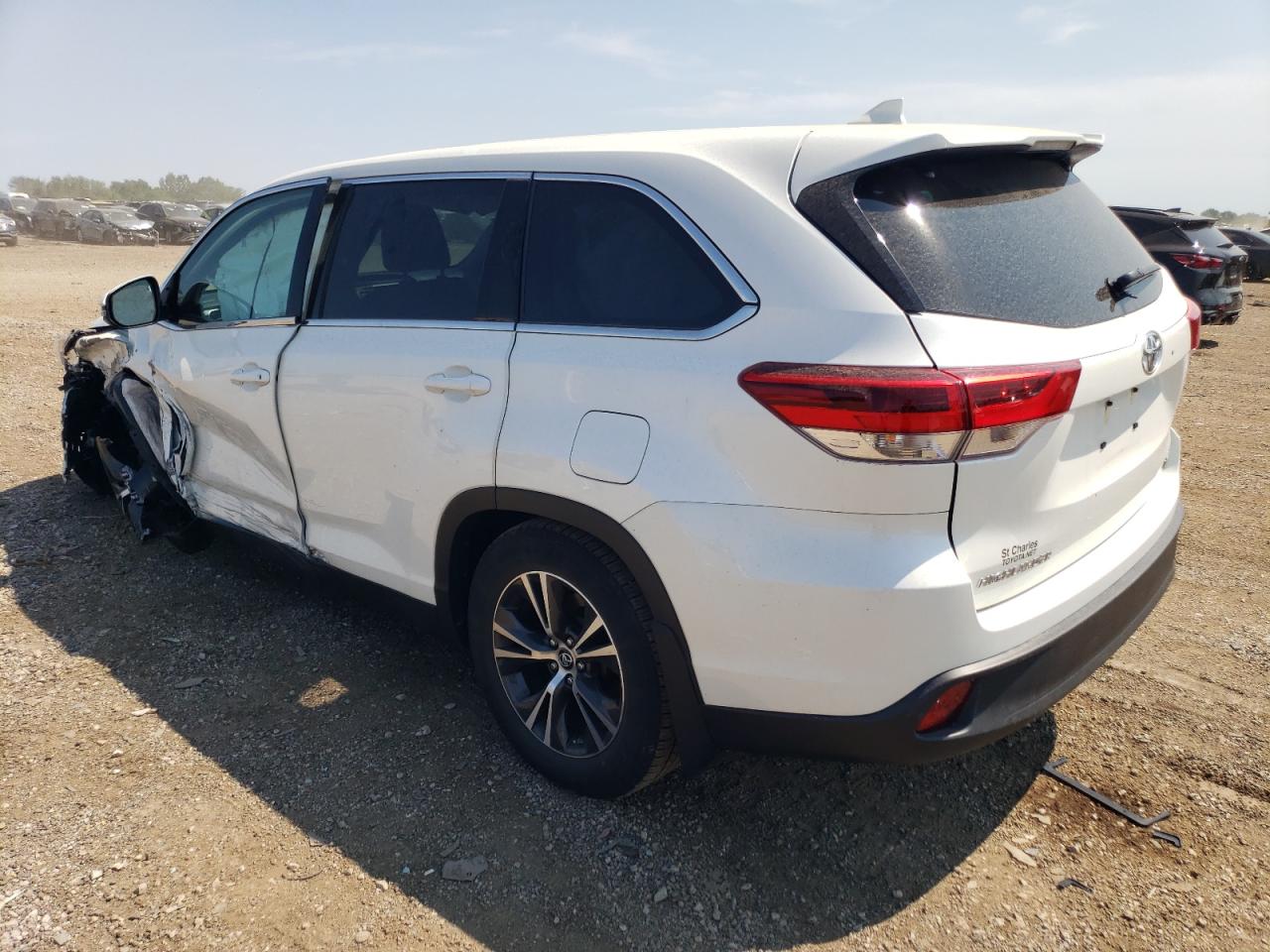 5TDBZRFH6KS736120 2019 TOYOTA HIGHLANDER - Image 2