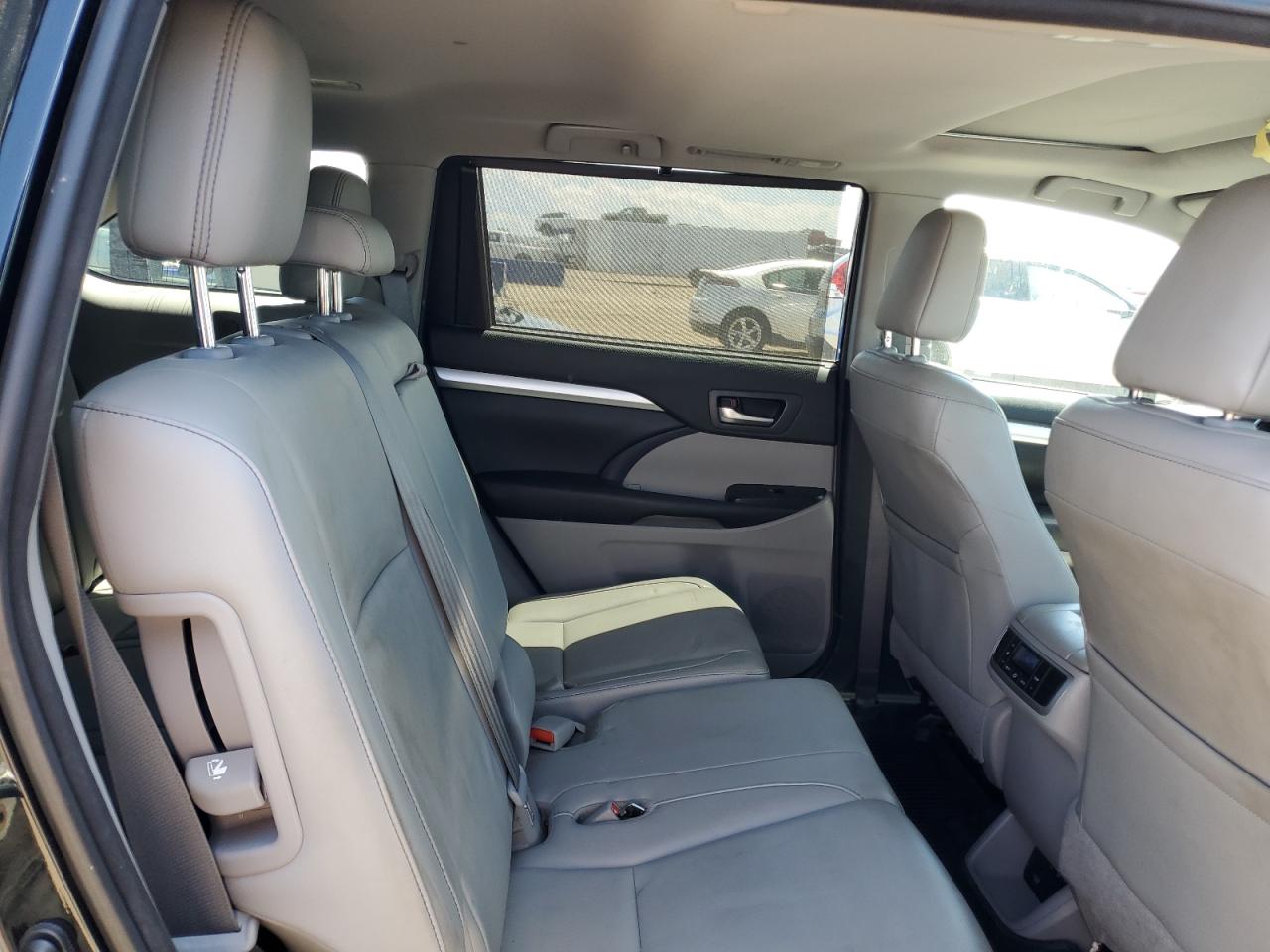 2018 Toyota Highlander Hybrid VIN: 5TDJGRFH2JS045215 Lot: 61429364