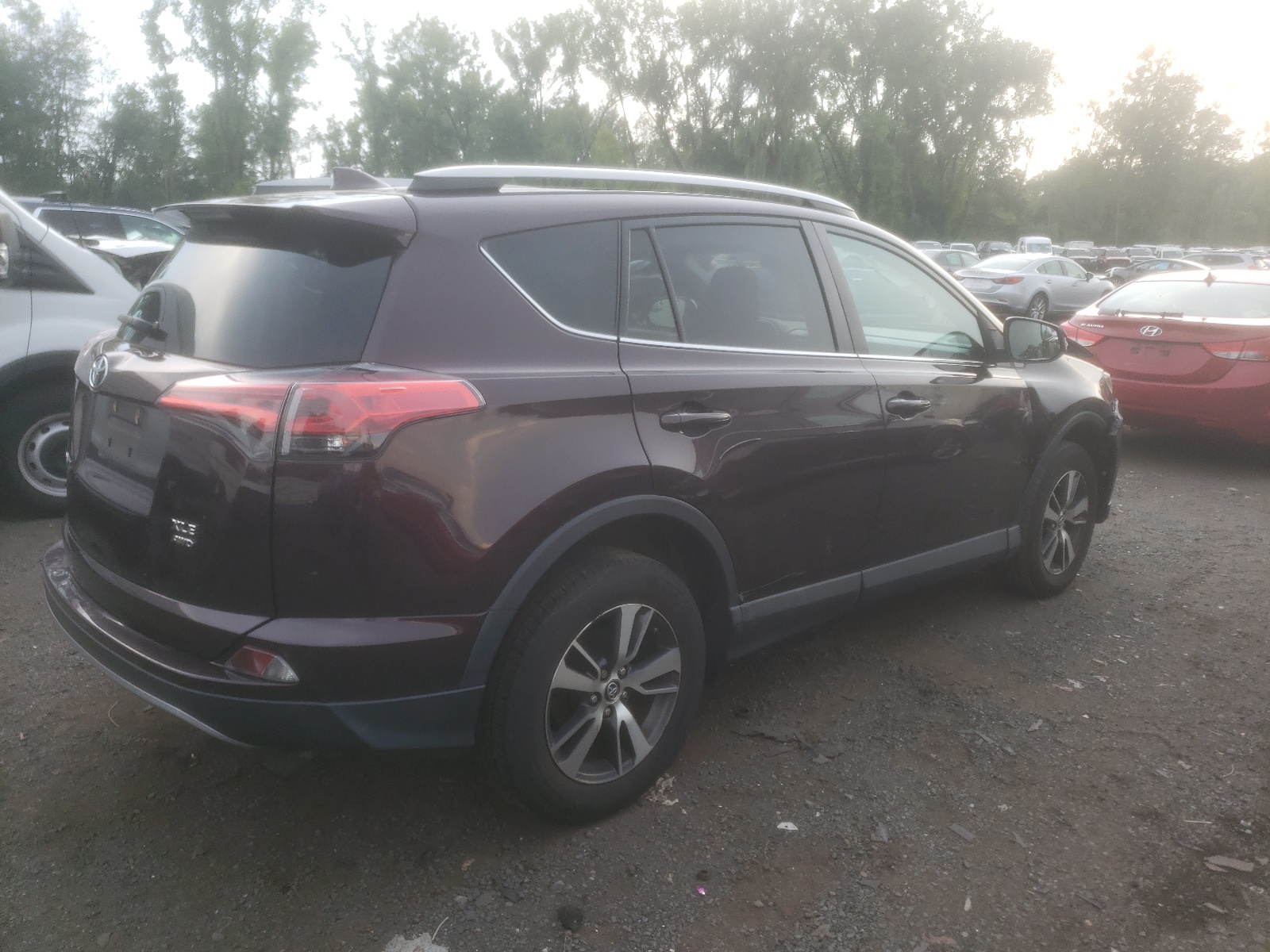 2017 Toyota Rav4 Xle vin: 2T3RFREV4HW646650