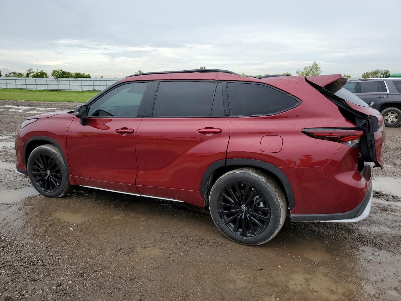 5TDKDRAH3RS538689 2024 TOYOTA HIGHLANDER - Image 2