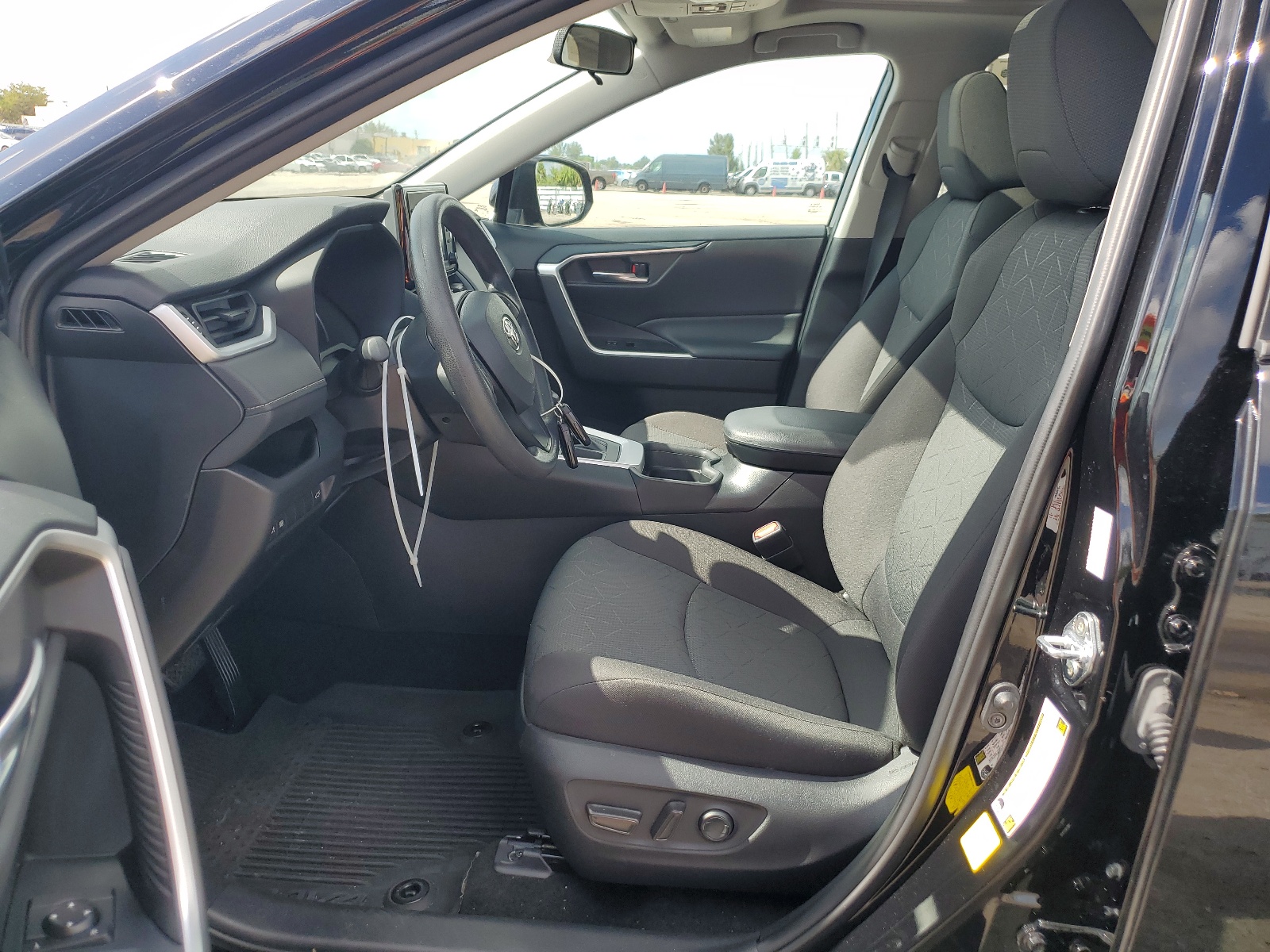 2T3W1RFV8MC167367 2021 Toyota Rav4 Xle