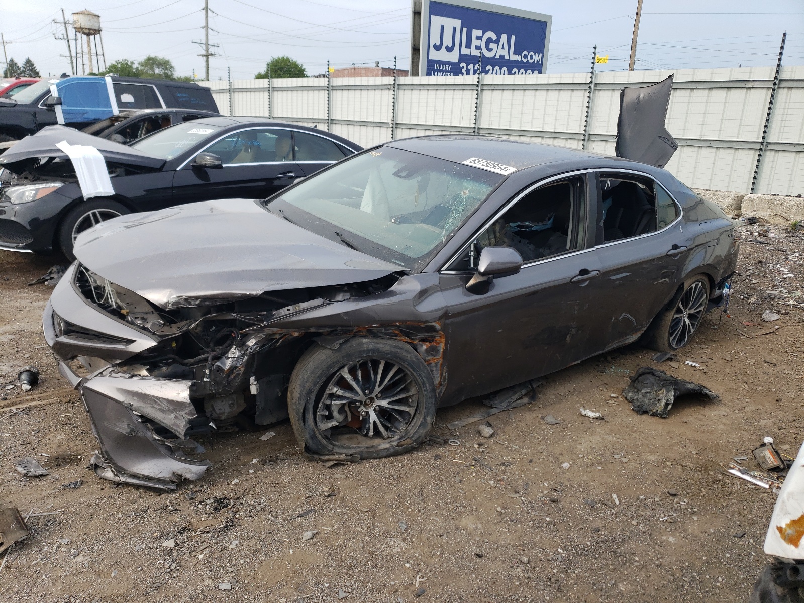 2018 Toyota Camry L vin: 4T1B11HK2JU599815