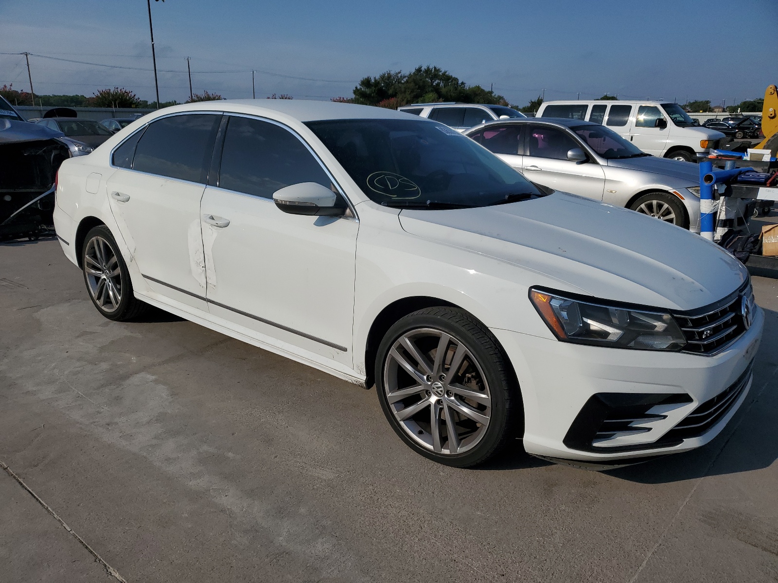 2016 Volkswagen Passat S vin: 1VWAT7A35GC040724