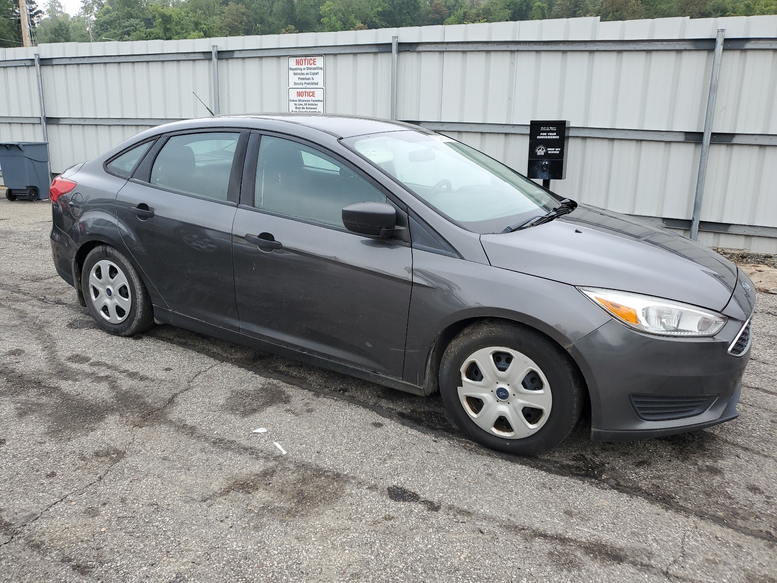 2016 Ford Focus S vin: 1FADP3E29GL226917