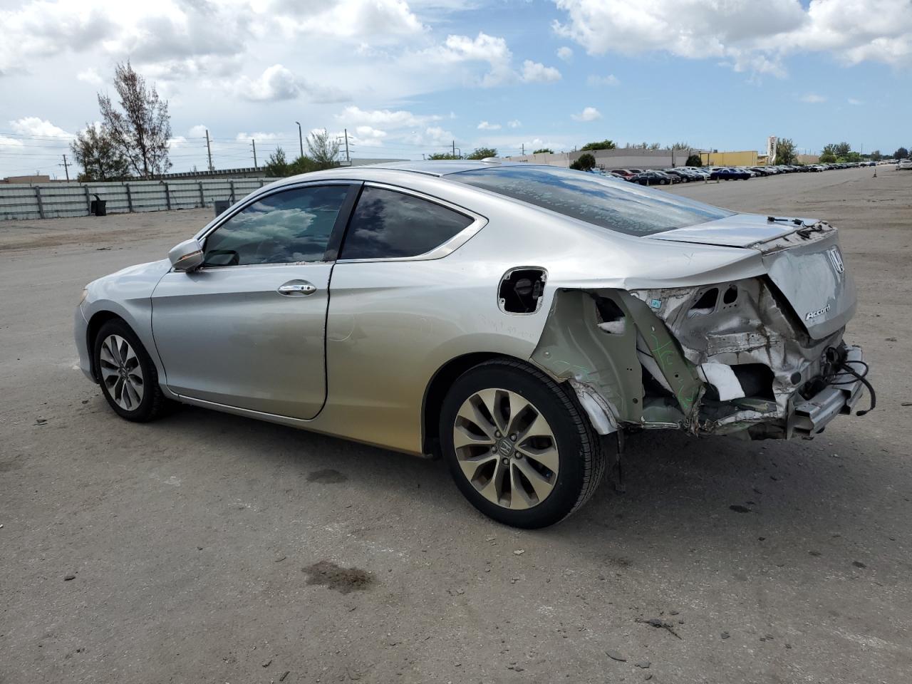 1HGCT1B81FA004818 2015 HONDA ACCORD - Image 2