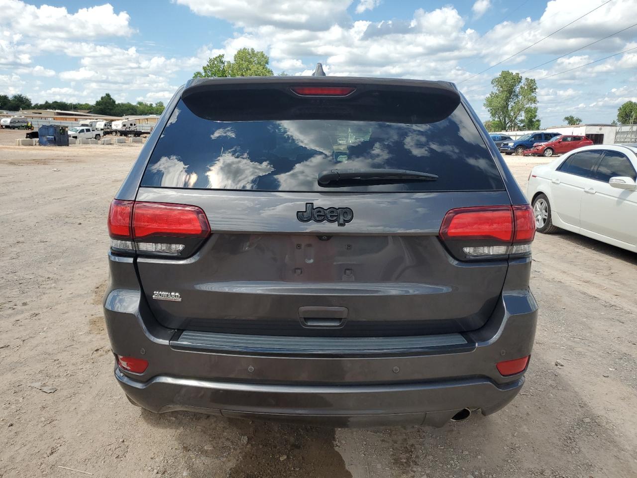 1C4RJEAG2JC442520 2018 Jeep Grand Cherokee Laredo