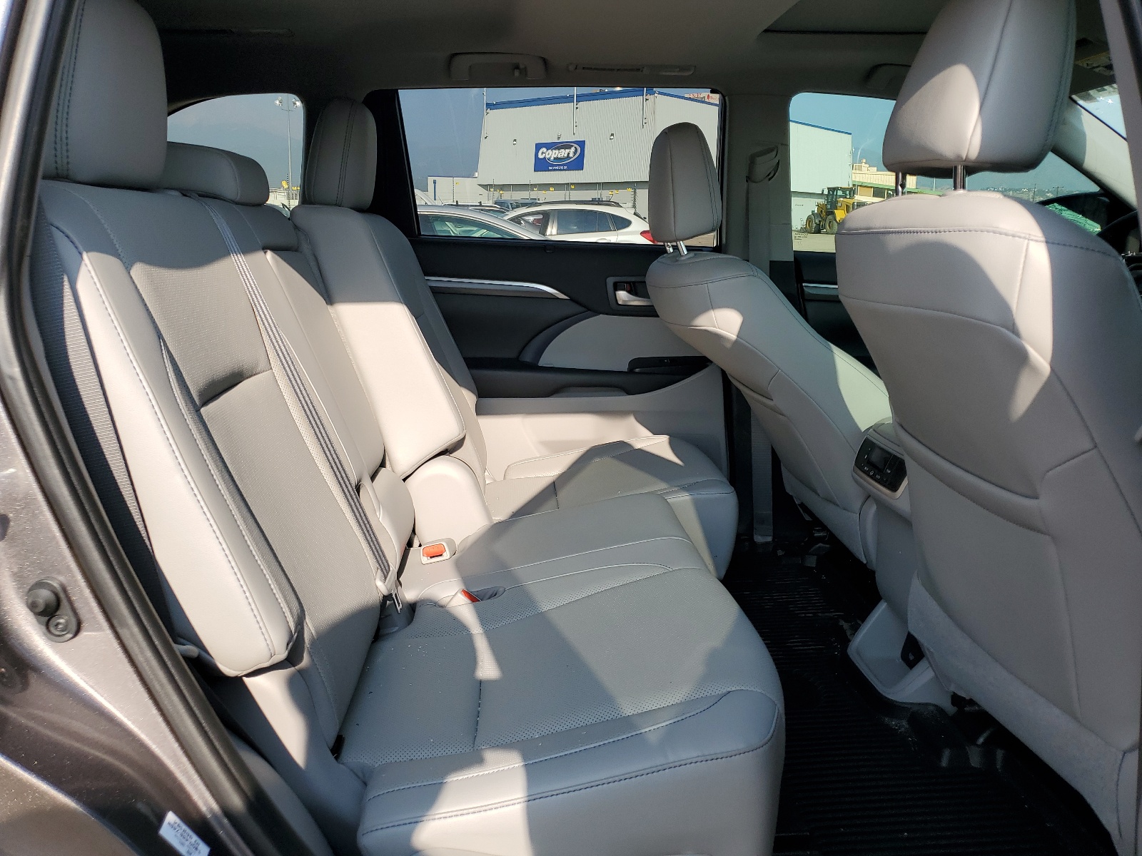 5TDDZRFH9KS978523 2019 Toyota Highlander Limited