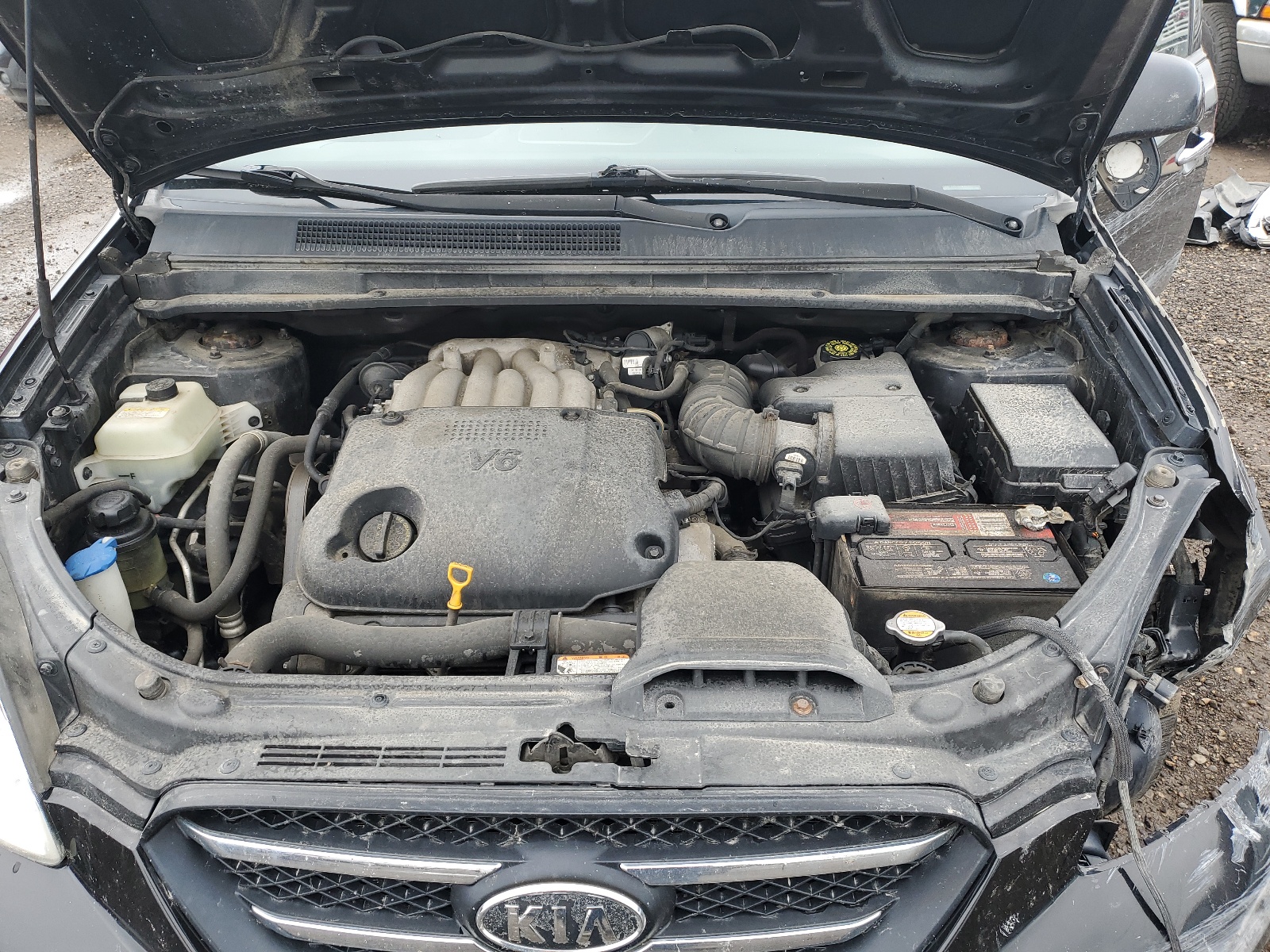 KNAFG526587147354 2008 Kia Rondo Lx