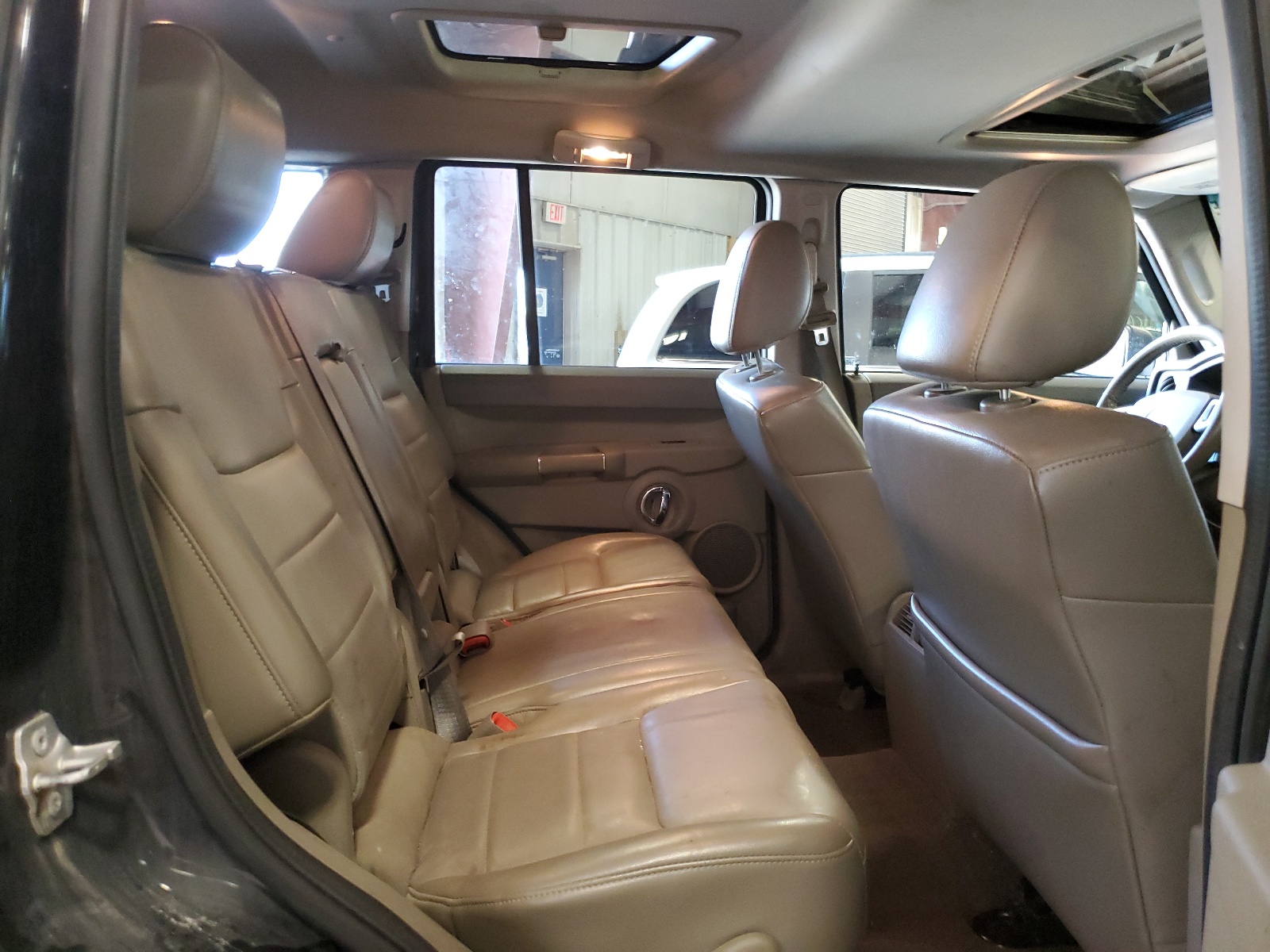 1J4RG4GT7AC118955 2010 Jeep Commander Sport