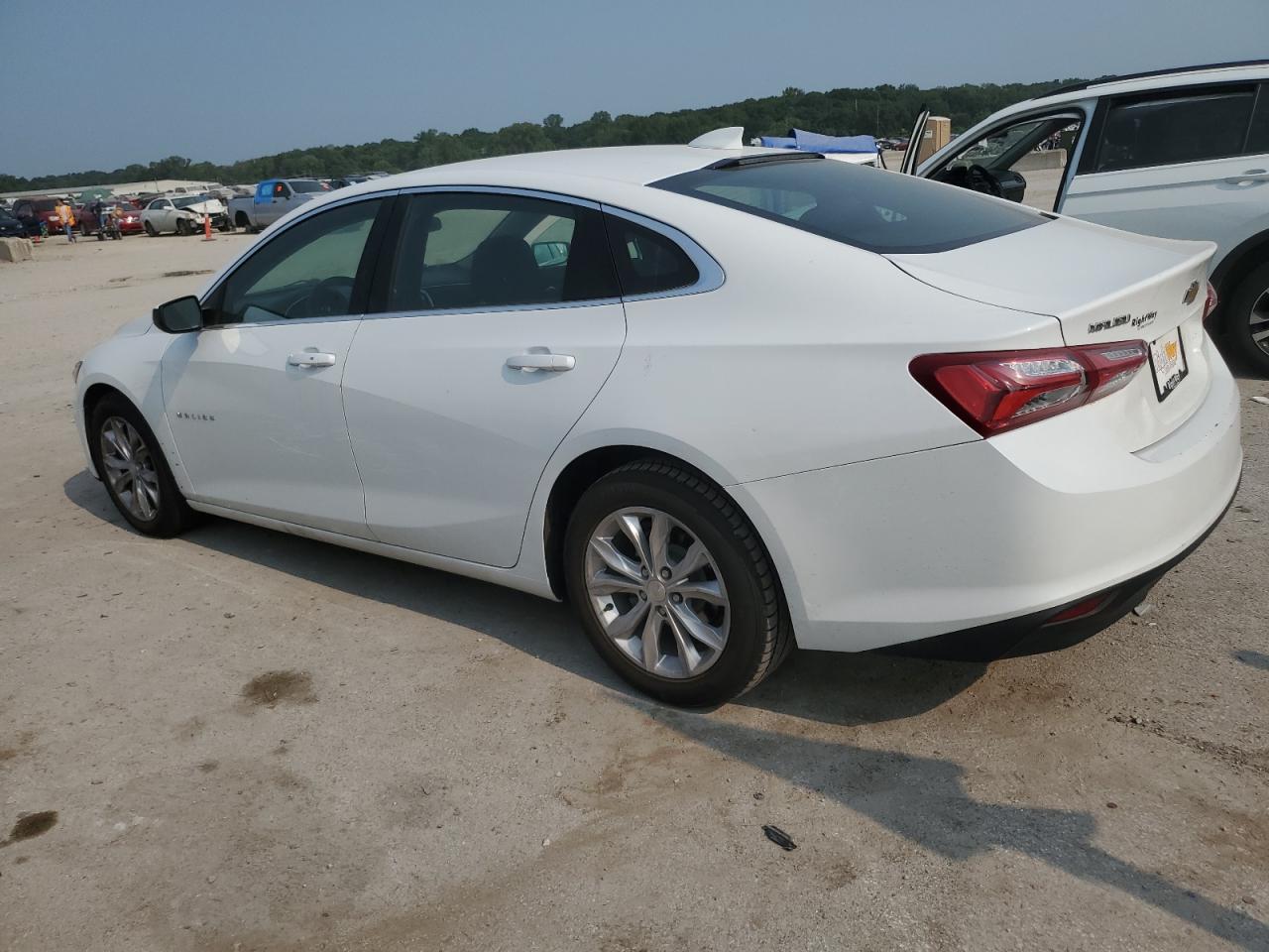 1G1ZD5ST2KF106376 2019 CHEVROLET MALIBU - Image 2