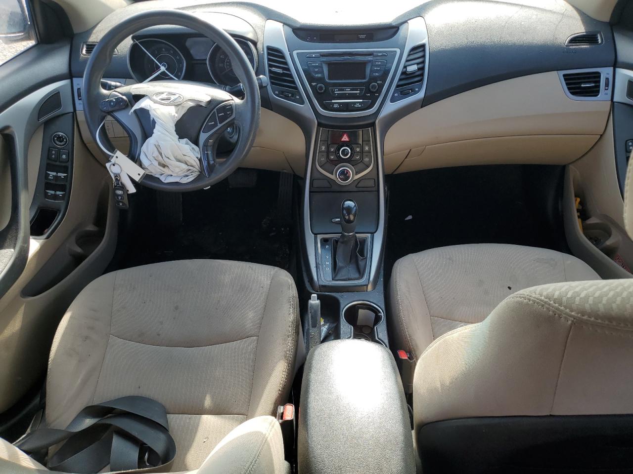 2016 Hyundai Elantra - Image 8