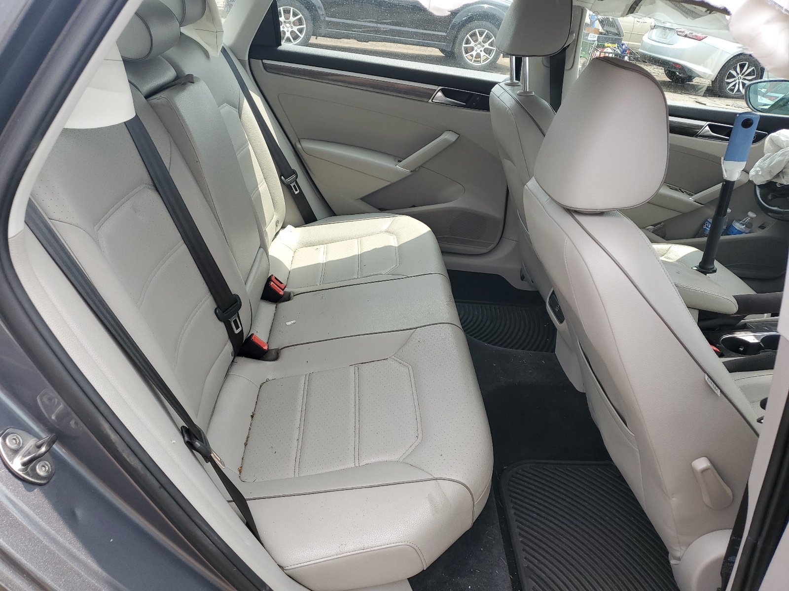 1VWBT7A33HC068303 2017 Volkswagen Passat Se