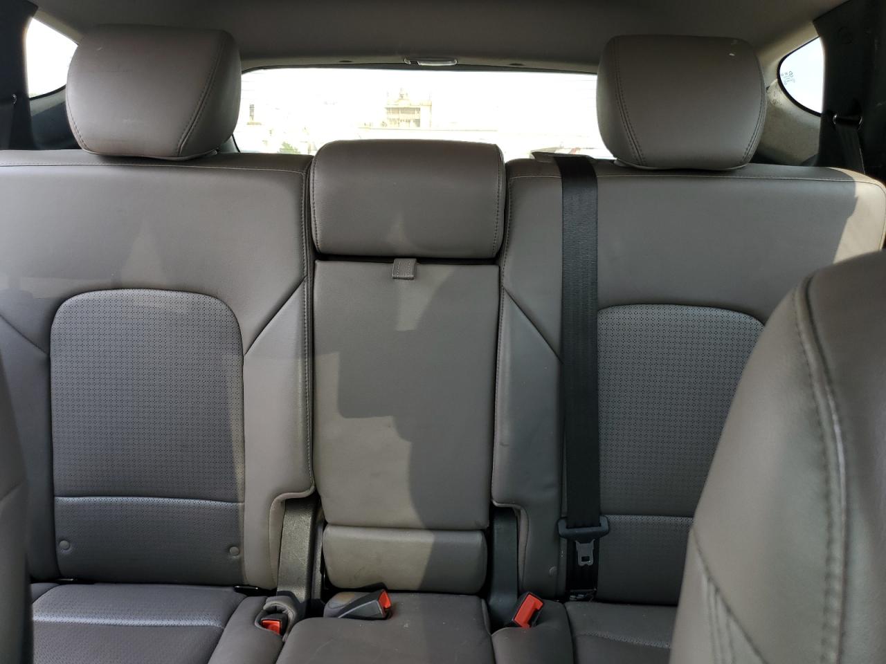 2014 Hyundai Santa Fe - Image 10