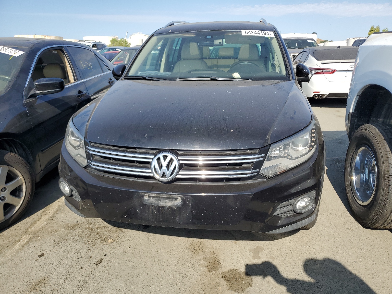 2012 Volkswagen Tiguan S vin: WVGAV7AX0CW555876