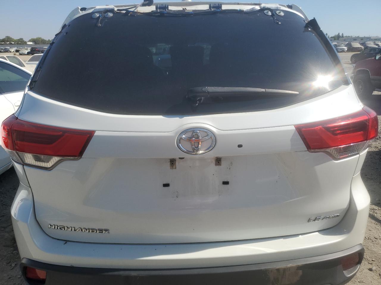 5TDBZRFH5HS438893 2017 Toyota Highlander Le