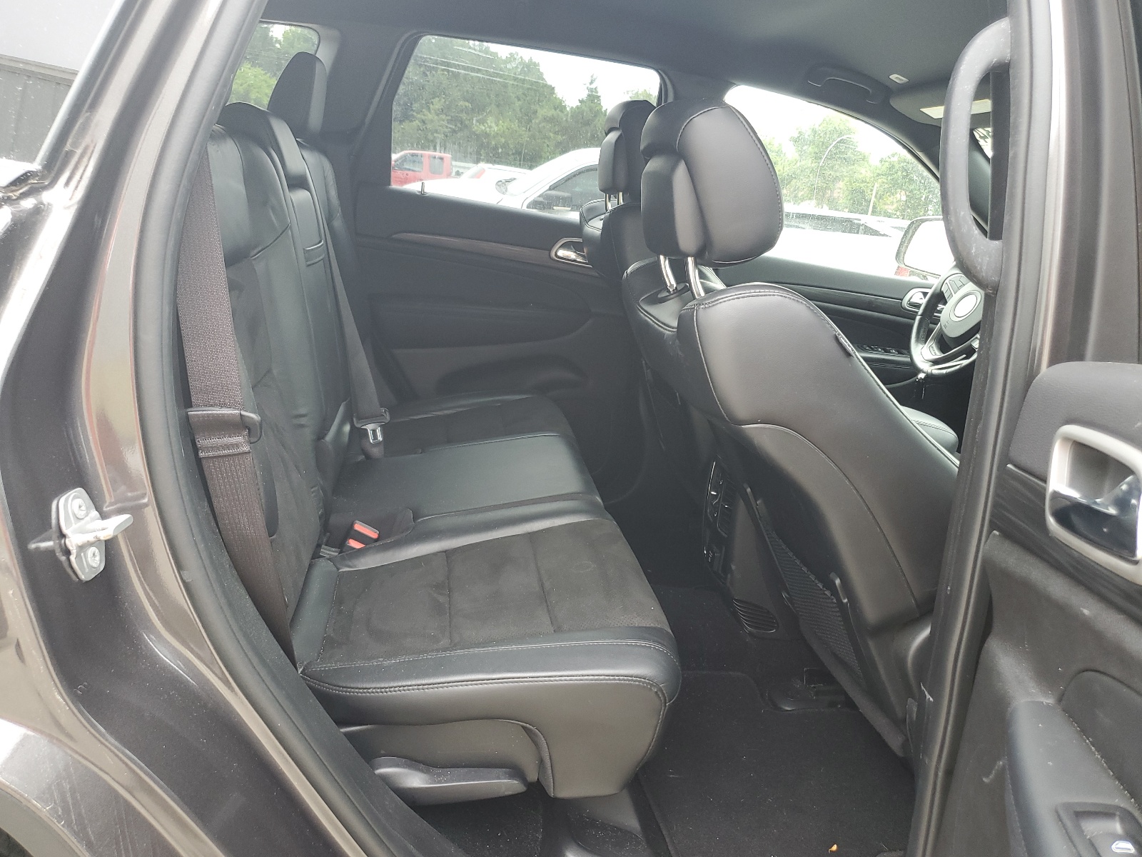 1C4RJFAG4MC613326 2021 Jeep Grand Cherokee Laredo