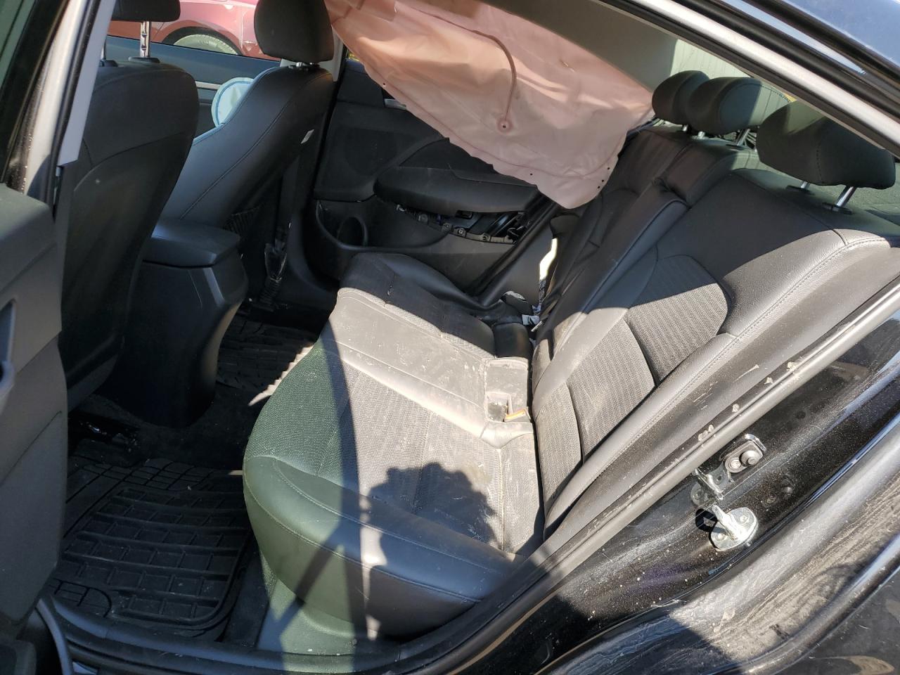 2017 Hyundai Elantra Se VIN: KMHD84LFXHU315647 Lot: 62983714