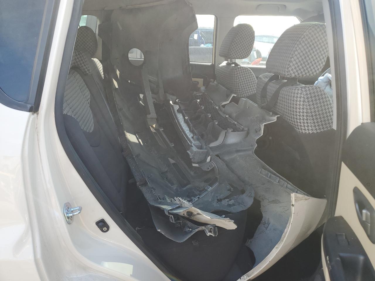 2011 Kia Soul + VIN: KNDJT2A25B7722064 Lot: 62084964