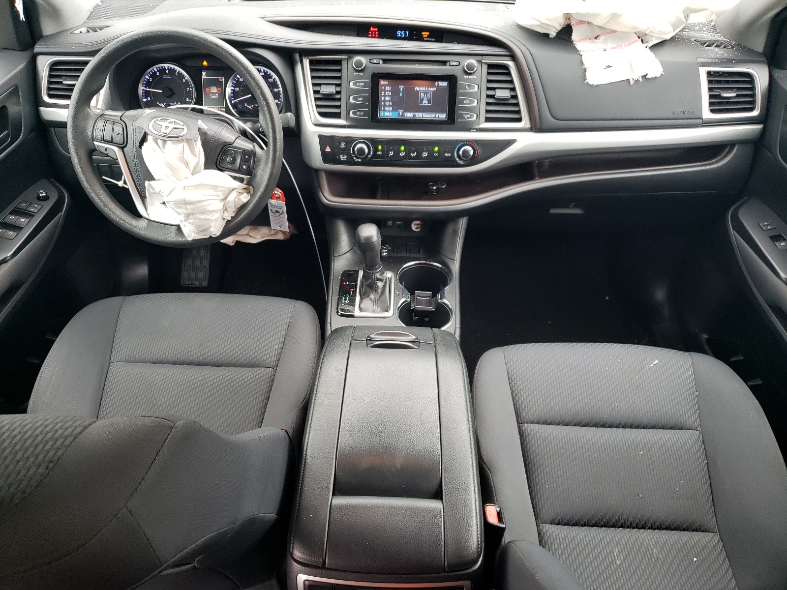 5TDZARFHXKS058803 2019 Toyota Highlander Le