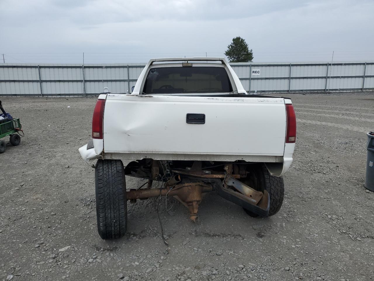 1990 Chevrolet Gmt-400 K2500 VIN: 1GCFK24K7LE109946 Lot: 64635684