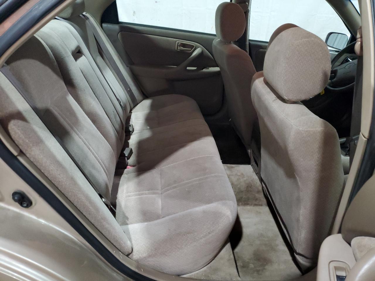 2000 Toyota Camry Ce VIN: JT2BG22K9Y0393628 Lot: 61477134