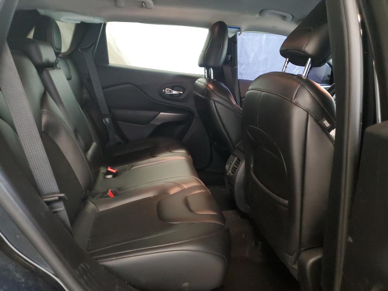 2019 Jeep Grand Cherokee - Image 11