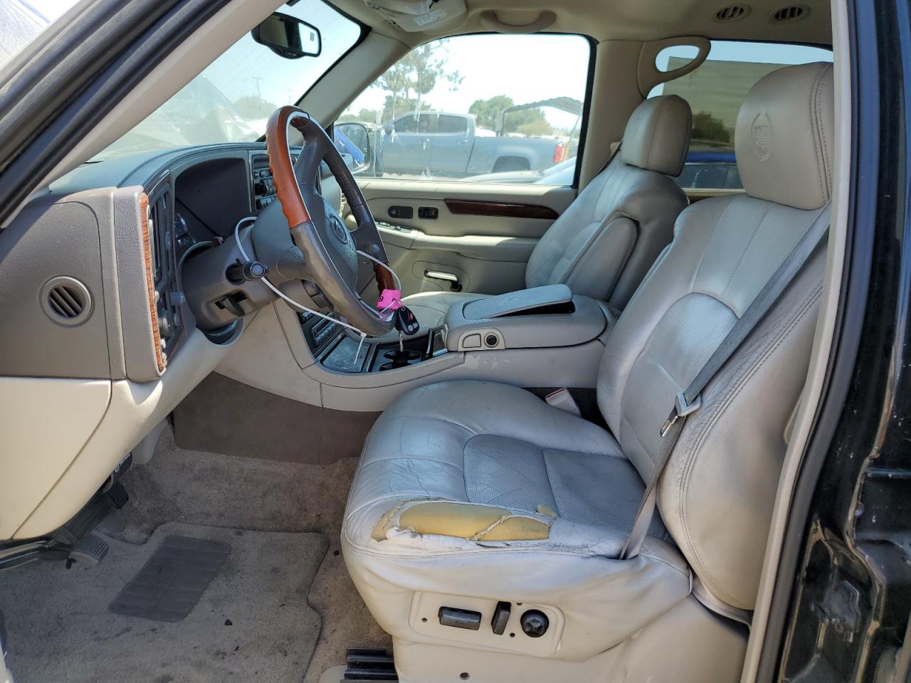 2002 Cadillac Escalade Luxury VIN: 1GYEK63N22R102158 Lot: 62822834