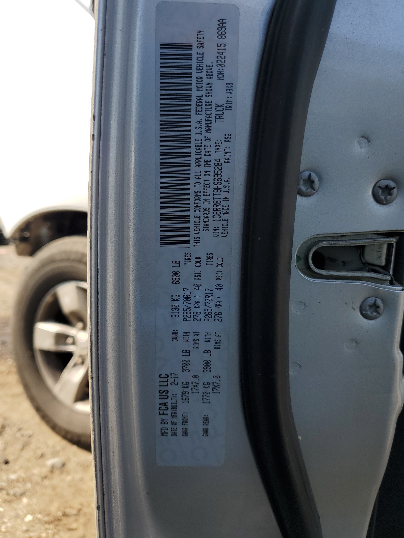 1C6RR6TT9HS695284 2017 Ram 1500 Slt