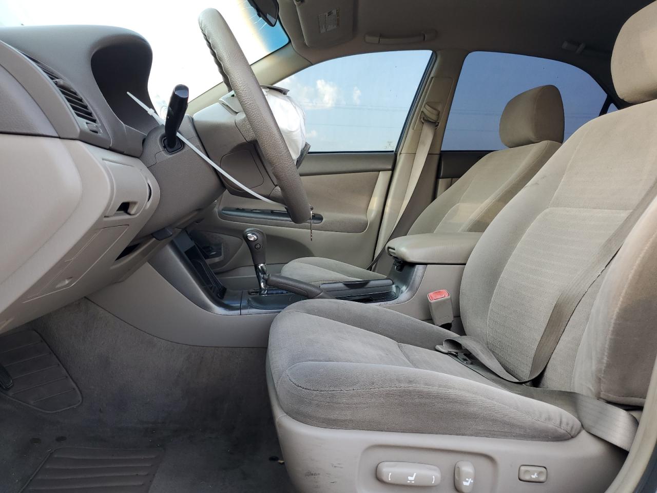 2005 Toyota Camry Le VIN: 4T1BE32K25U006744 Lot: 64909854