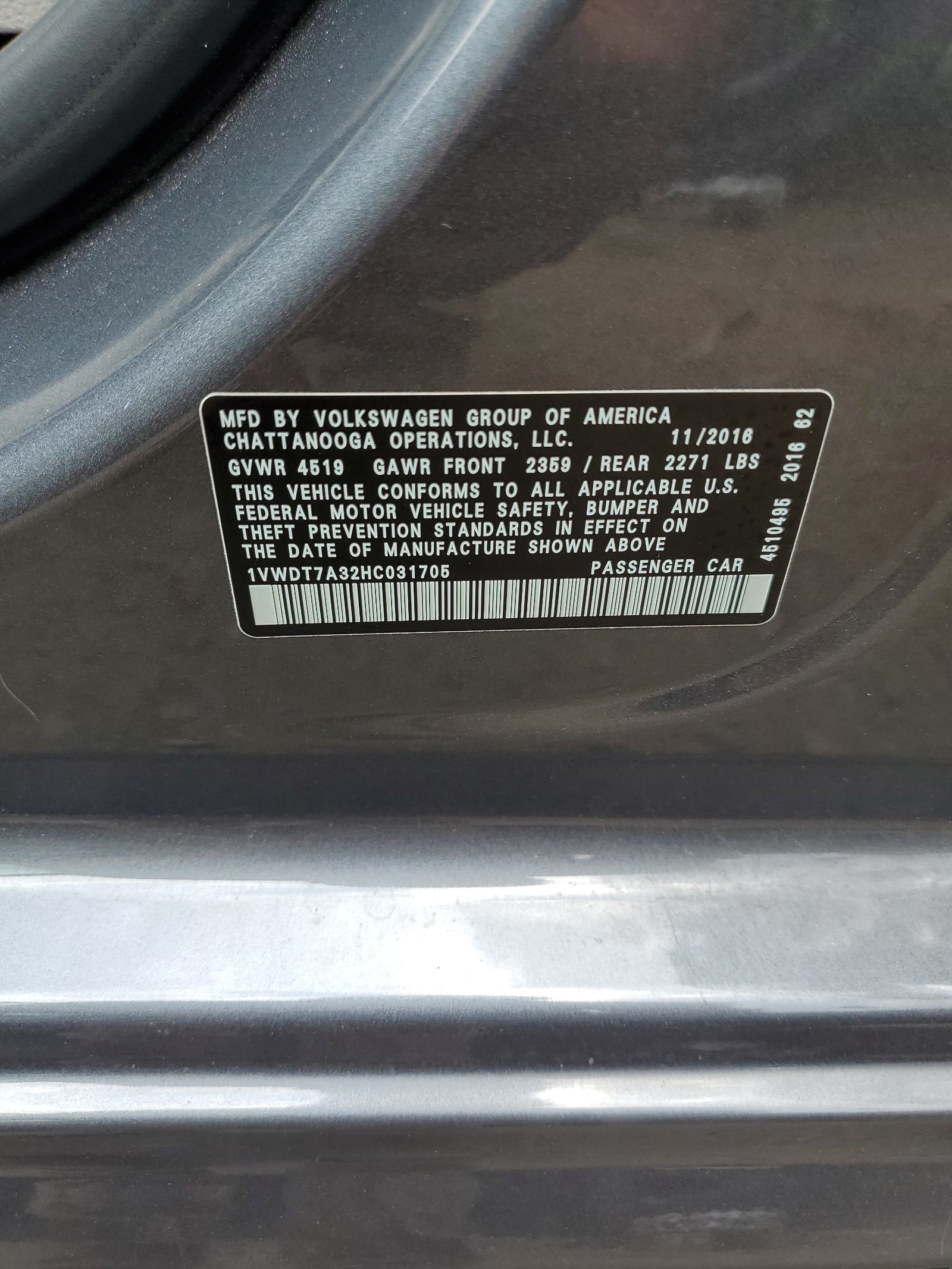 1VWDT7A32HC031705 2017 Volkswagen Passat R-Line