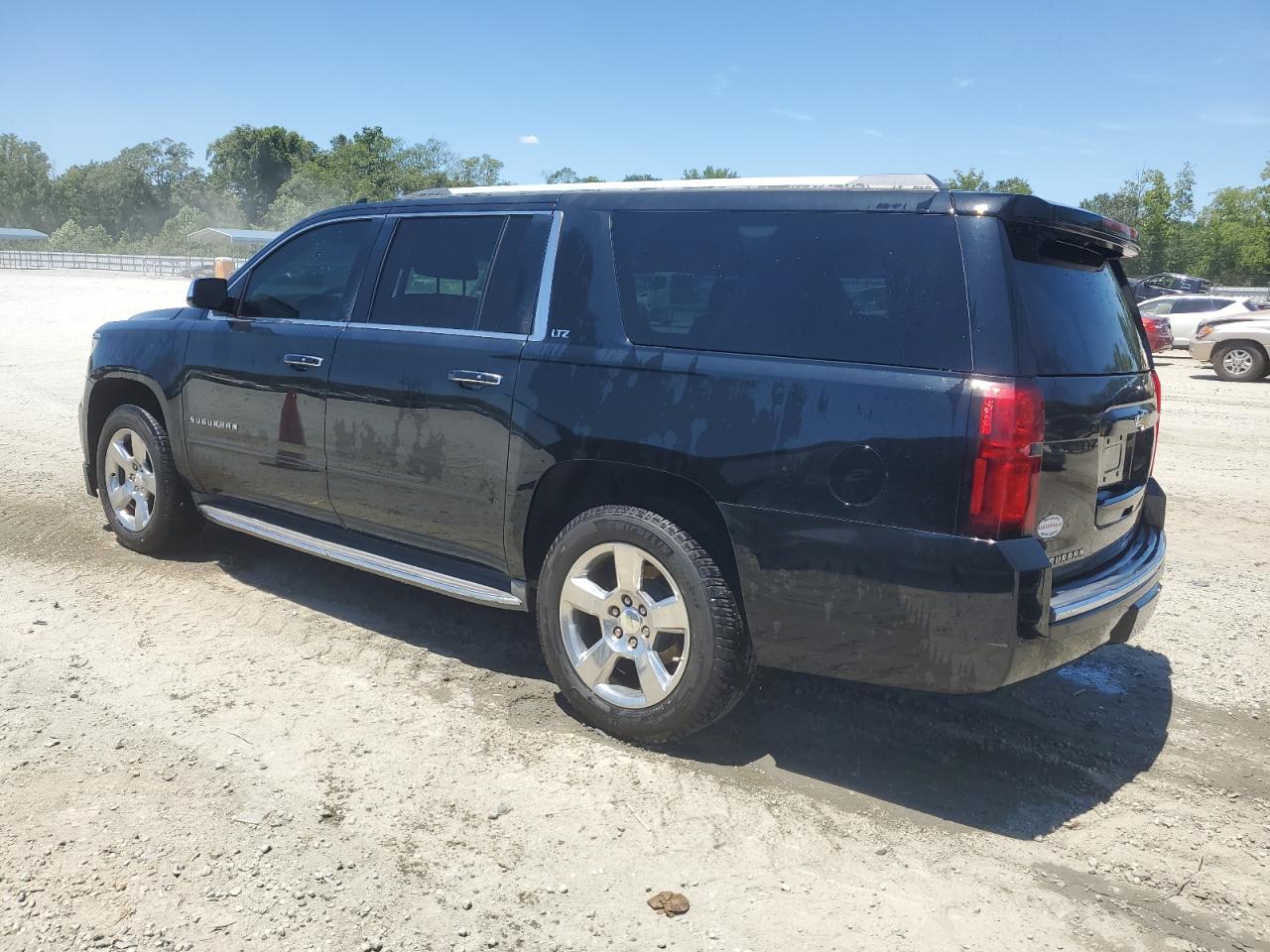 1GNSCKKC5FR552981 2015 CHEVROLET SUBURBAN - Image 2