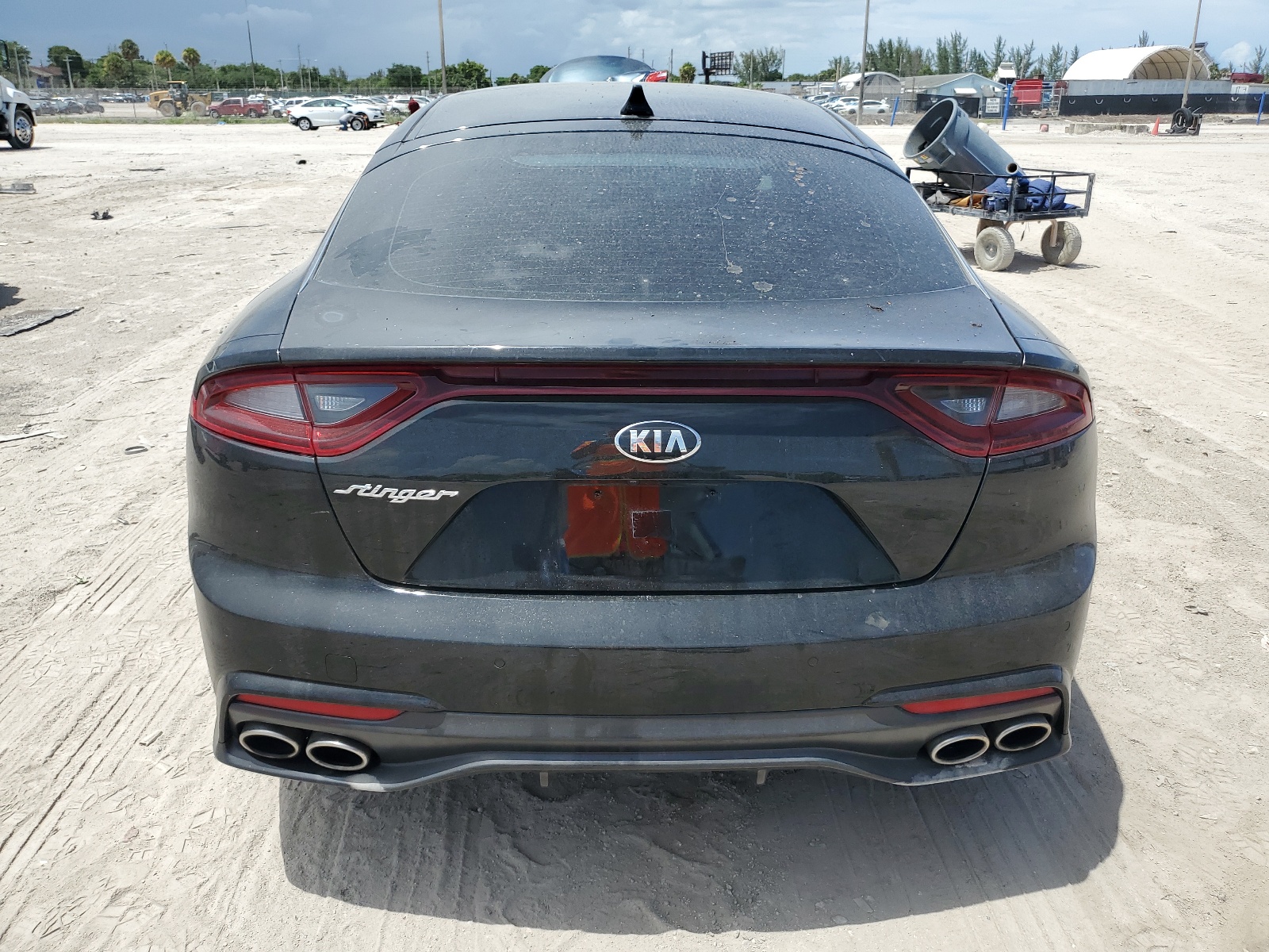 KNAE25LA8J6037035 2018 Kia Stinger Premium