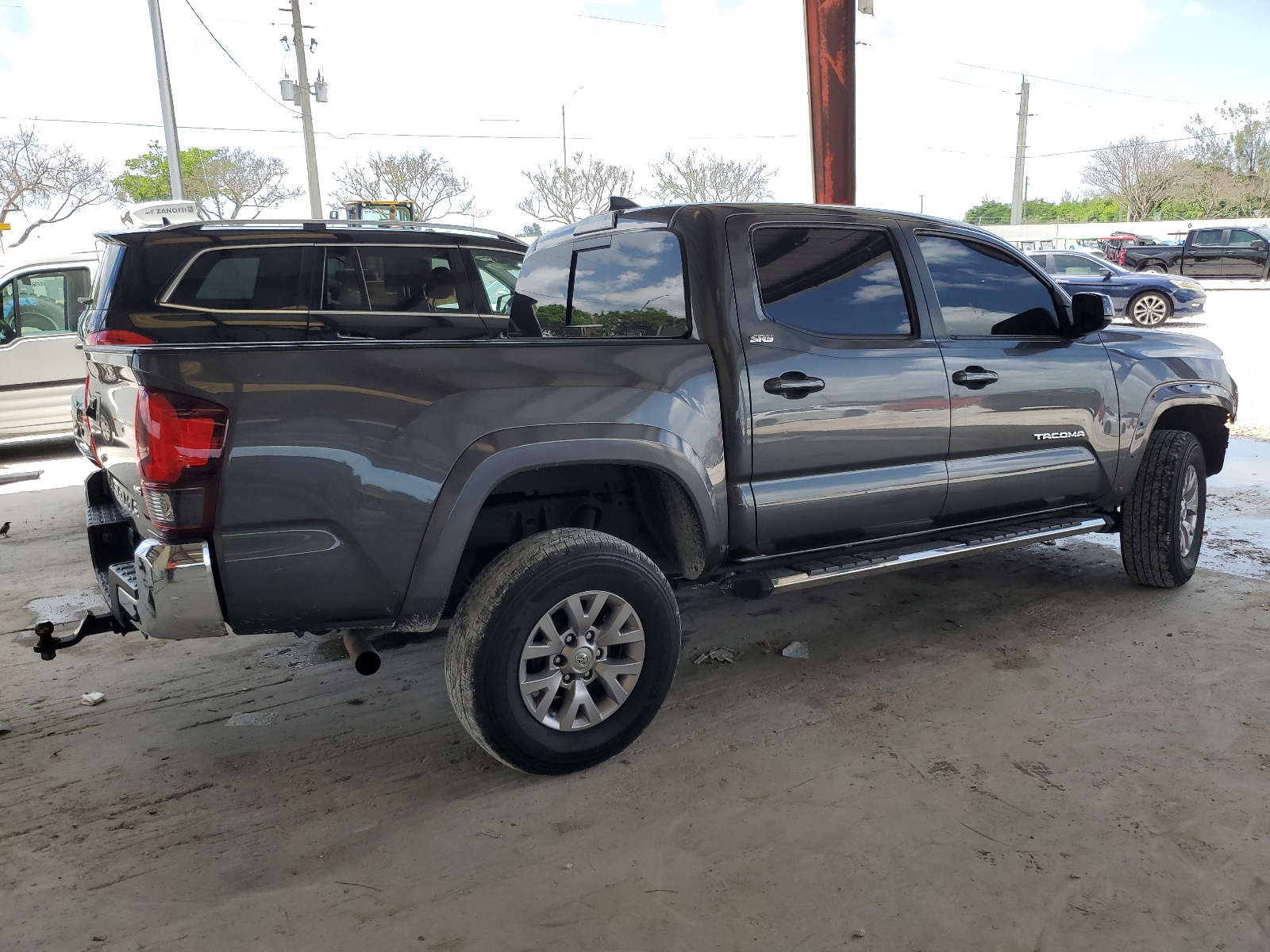 2018 Toyota Tacoma Double Cab vin: 3TMAZ5CN9JM064468