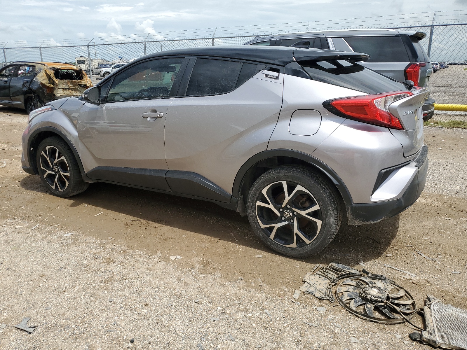 2020 Toyota C-Hr Xle vin: JTNKHMBXXL1074927