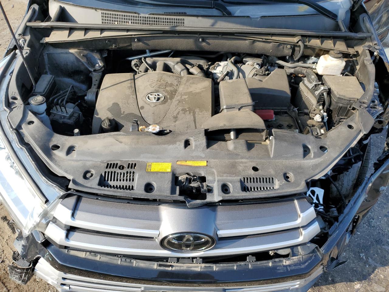 2018 Toyota Highlander Se VIN: 5TDJZRFH4JS558587 Lot: 63386354